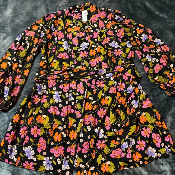 Cabi Mingle Kimono
Floral, bright, belted - Picture 2 of 5
